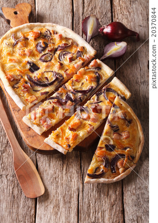 Delicious sliced pie flammkuchen close-up 20370844
