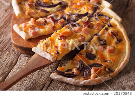 Alsatian pie flammkuchen chopped close-up Alsatian pie flammkuchen chopped close-up 20370848