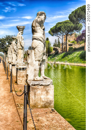 Statues of the Caryatides at Villa Adriana 20371409