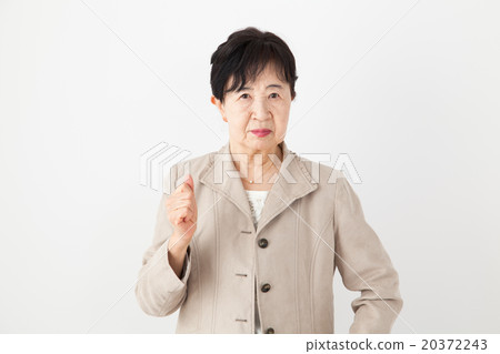 高級女人憤怒地反對 20372243