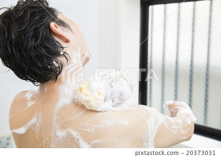 A young man washing his body 20373031