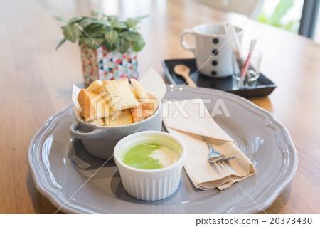 Thai bread with sweet green pandan dipping sauce 20373430
