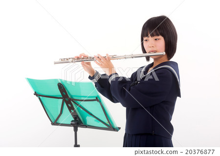 Junior high school students playing the flute 20376877