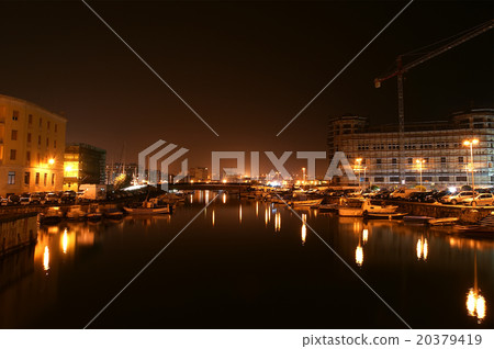 Canal of Syracusa (Syracuse) at night- Sicily 20379419