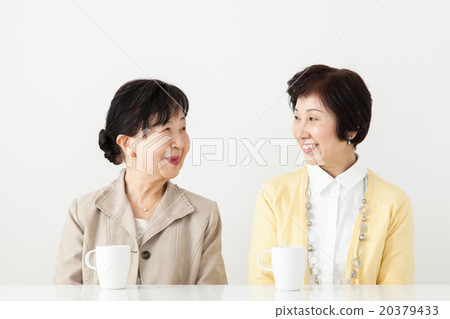 中/高級女性父母/孩子的婚姻對話 中/高級女性父母/孩子的婚姻對話 20379433