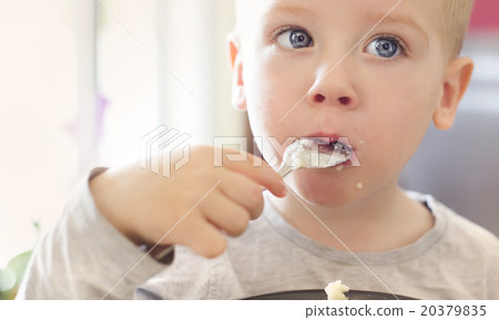Little boy eating Little boy eating 20379835