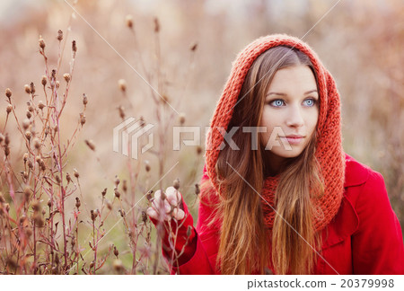 Autumn girl Autumn girl 20379998