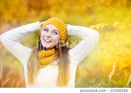 Autumn girl Autumn girl 20380266