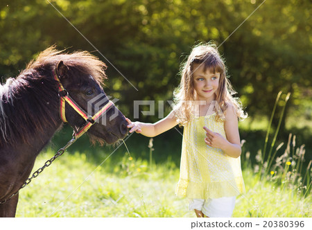 Little girl in nature 20380396