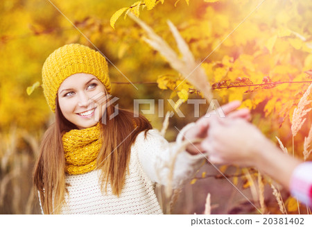 Autumn girl Autumn girl 20381402