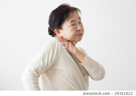 Stiff shoulder senior women pain Stiff shoulder senior women pain 20381822