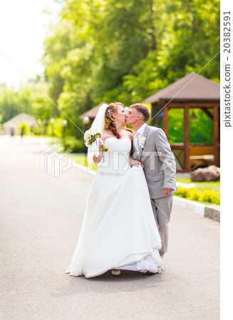 Wedding, Beautiful Romantic Bride and Groom 20382591