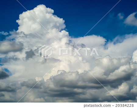 Blue sky and heap white cloud 20384228