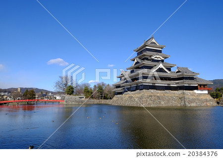 松本城堡和護城河（廣角） 20384376