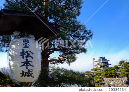 松本城堡和燈籠 松本城堡和燈籠 20384384