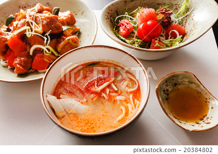 Japanese food 20384802