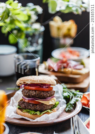 tasty burger 20385511