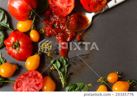 fresh tomatoes with sauce 20385776
