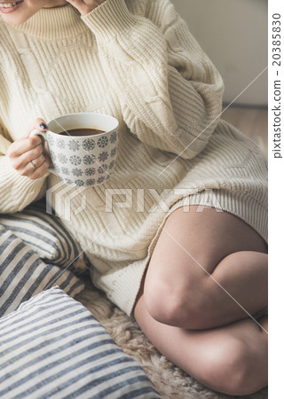 women with hot chocolate 20385830