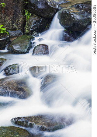 溪流與瀑布 20386585