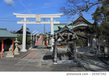 香川縣三見市,兒童的守護神“對馬神社”從鳥居到主神社,右是遙遠 香川縣三見市,兒童的守護神“對馬神社”從鳥居到主神社,右是遙遠 20387342