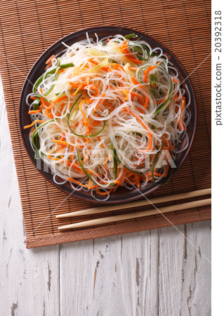 crystal noodles with cucumber and carrot 20392318