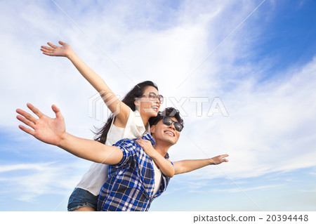 happy young couple having fun and enjoy summer vacation 20394448