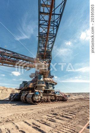 Large excavator machine in the mine Large excavator machine in the mine 20395003