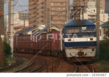 Within Okayama Prefecture: Freight train traveling on the Sanyo Main Line (EF210 type 100 tow) Within Okayama Prefecture: Freight train traveling on the Sanyo Main Line (EF210 type 100 tow) 20395067