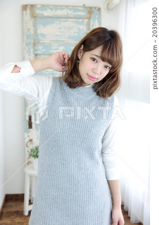 年輕女士的髮型 20396300