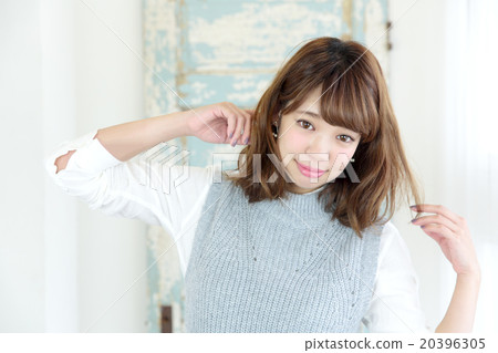 Young lady's hair style Young lady's hair style 20396305