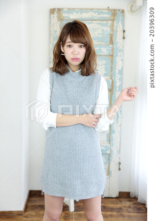 Young lady's hair style Young lady's hair style 20396309