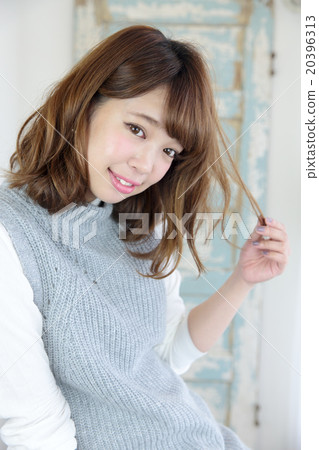 Young lady's hair style Young lady's hair style 20396313