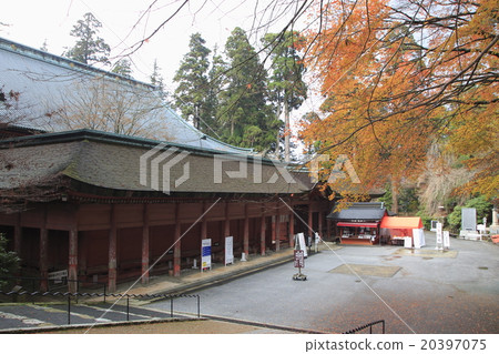 Hiezan Enryakuji in the autumn leaves season (East Tower · Nemoto Nakadodo) Hiezan Enryakuji in the autumn leaves season (East Tower · Nemoto Nakadodo) 20397075
