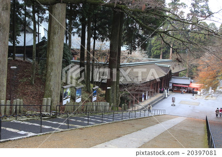 Hiezan Enryakuji in the autumn leaves season (East Tower · Nemoto Nakadodo) Hiezan Enryakuji in the autumn leaves season (East Tower · Nemoto Nakadodo) 20397081