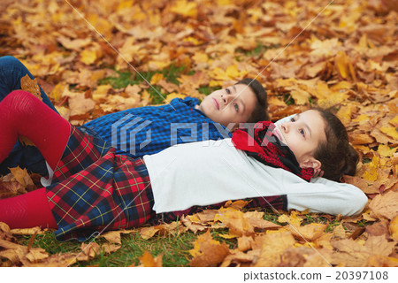 boy and girl in autumn park boy and girl in autumn park 20397108
