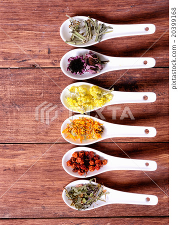Herbs in ceramic bowls 20399168