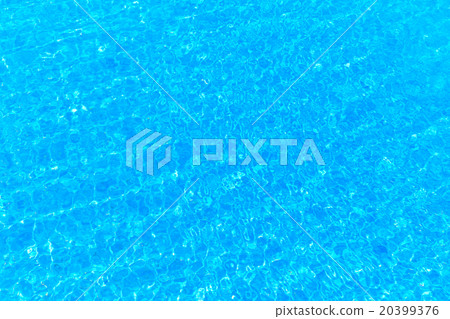 water with sun reflections 20399376