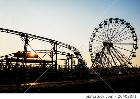 Detail And Silhouette of Ferris Wheel Detail And Silhouette of Ferris Wheel 20402871