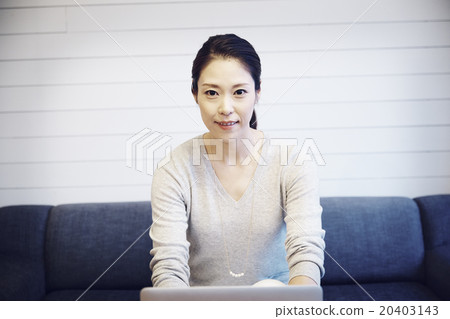 A woman who plays desk work A woman who plays desk work 20403143