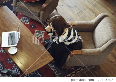 Woman relaxing in the living room 20403202