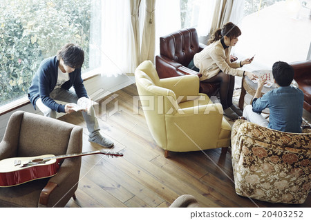 Young people enjoying home parties 20403252