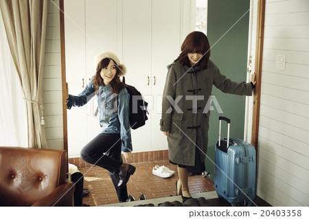 Women enjoying travel 20403358