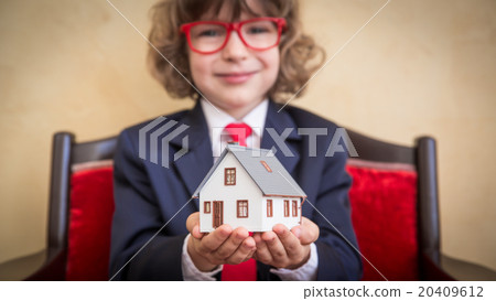 Young businessman Young businessman 20409612