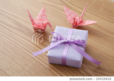 起重機摺紙和禮物 起重機摺紙和禮物 20410428