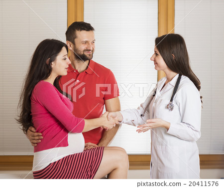 Pregnant woman with doctor 20411576