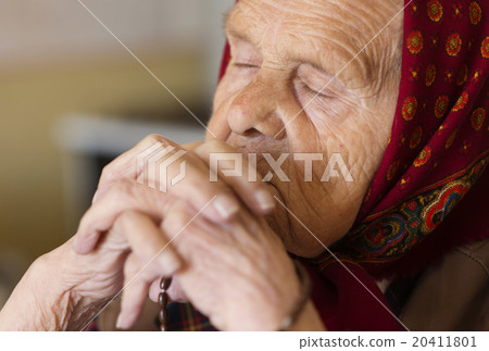 Old woman praying Old woman praying 20411801