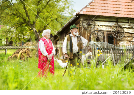 Senior couple on farm 20413029