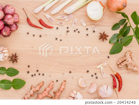 Prepare spices to cook spicy Thai rests on wooden Prepare spices to cook spicy Thai rests on wooden 20414248