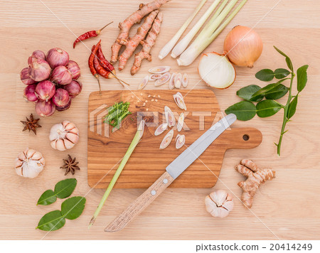 Prepare spices to cook spicy Thai rests on wooden Prepare spices to cook spicy Thai rests on wooden 20414249